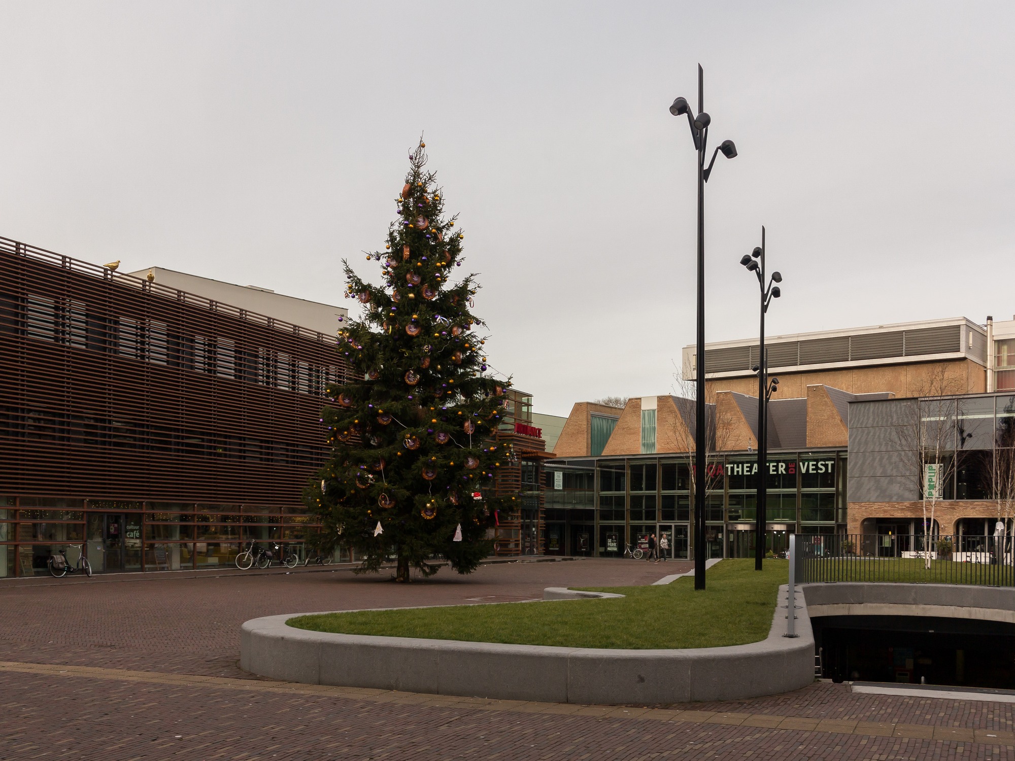 Theater De Vest aan het Canadaplein in Alkmaar.