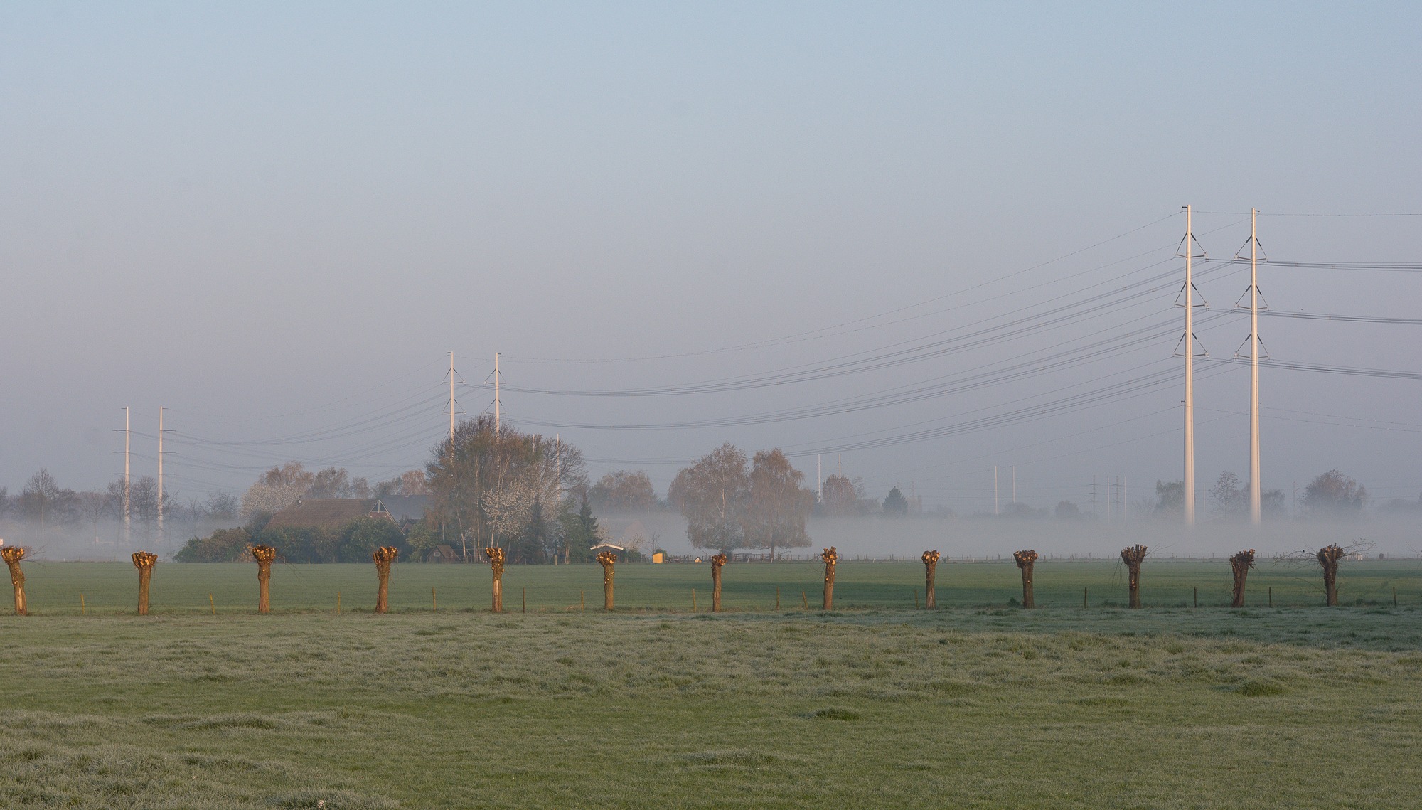 Hoogspanningsmasten op de verbinding Doetinchem-Wesel.