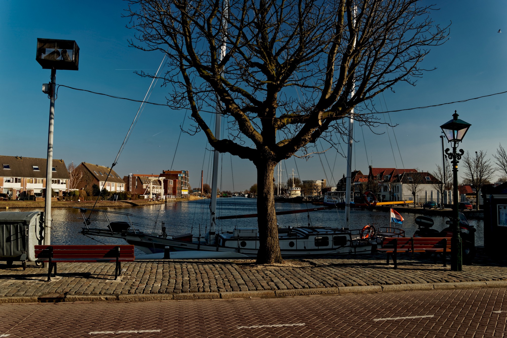 Het Noordhollandsch Kanaal bij de Bierkade in Alkmaar.