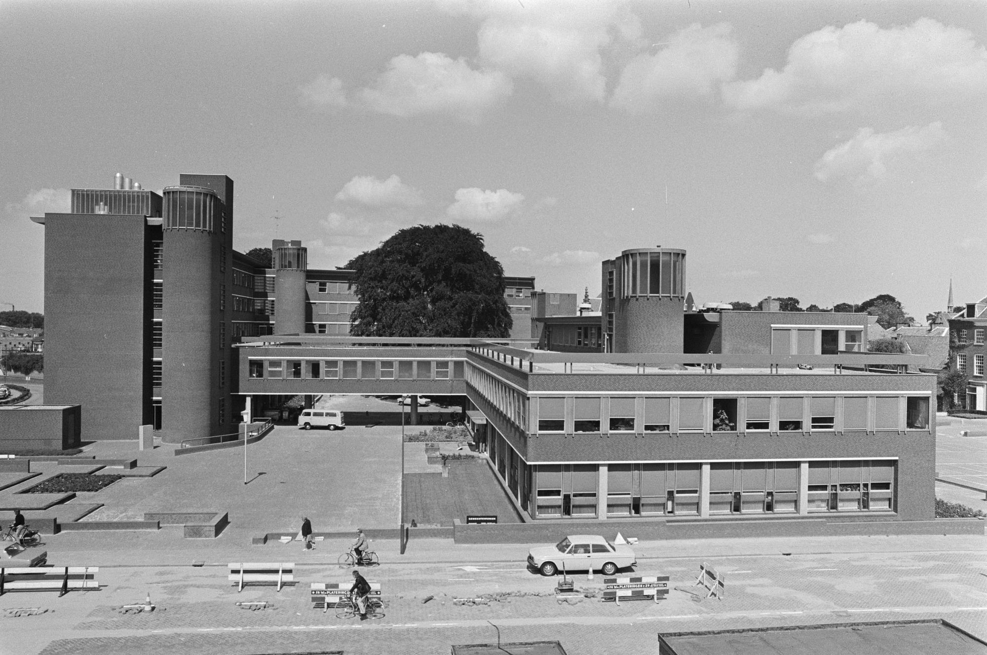 Een historische opname van het Amersfoortse stadhuis uit 1974.