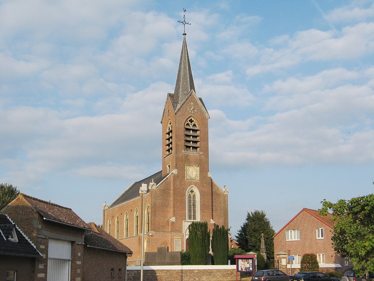 De kerk van Aalst bij Sint-Truiden op een archieffoto uit 2007, vóór de herbestemming tot The Spire.