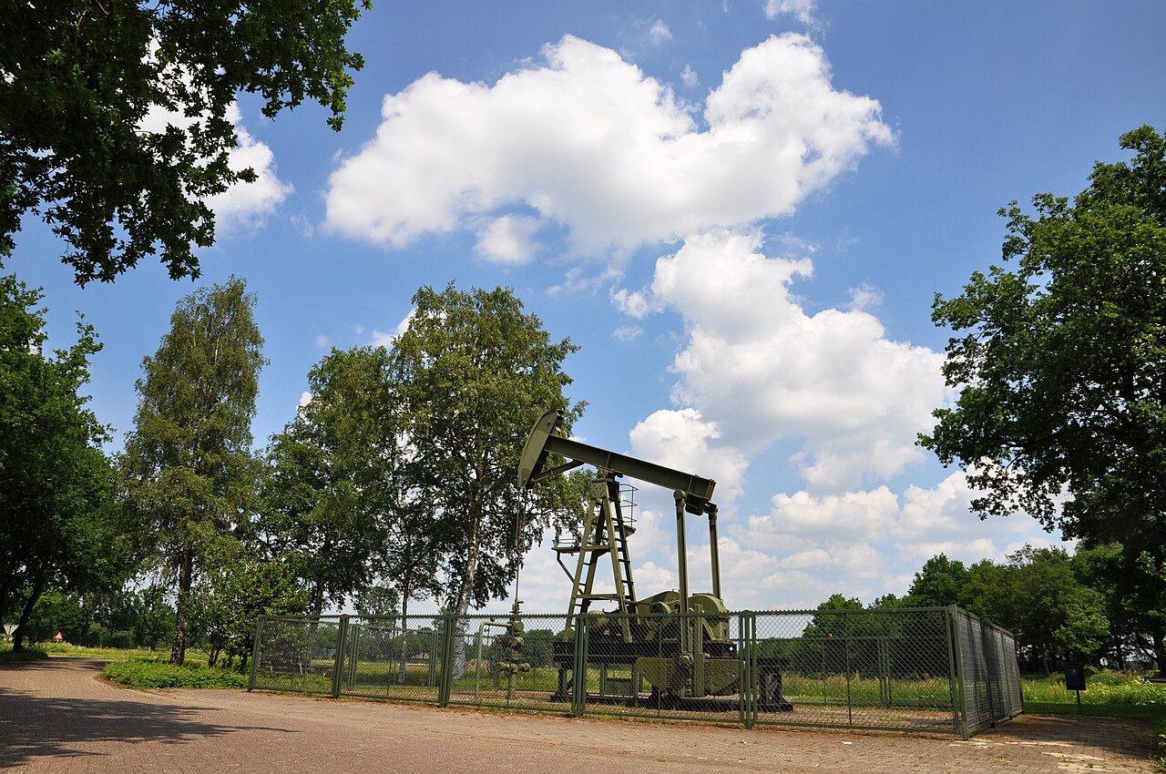 Een klassieke jaknikker in Schoonebeek, als herinnering aan oliewinning.