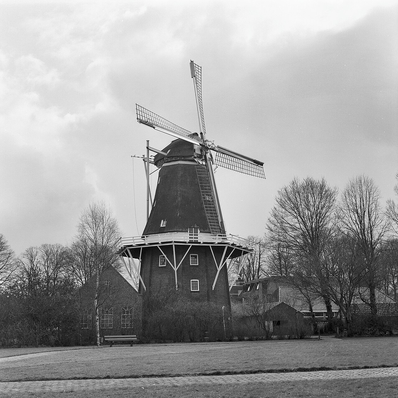Korenmolen Hazewind in Gieten. Historische RCE-opname, geen bewijs dat de molen nu draait.