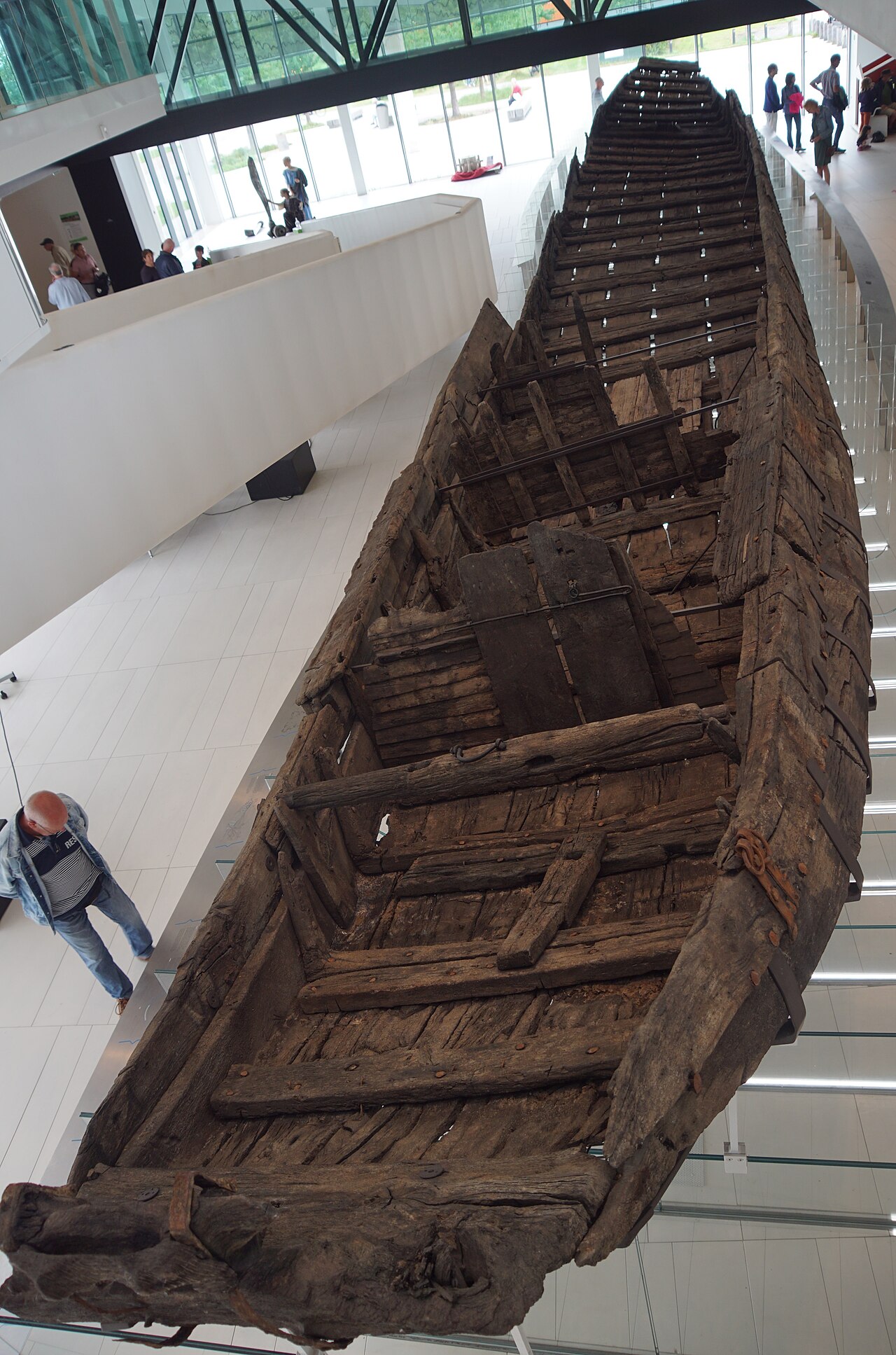 Romeins schip De Meern 1 in Museum Hoge Woerd, 11 september 2021. Het bewaarde origineel, geen varende replica.