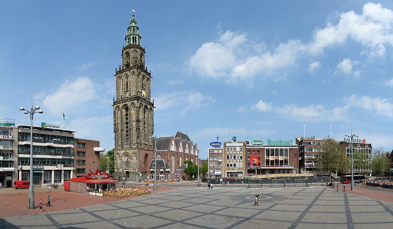 De Martinitoren aan de Grote Markt in Groningen.