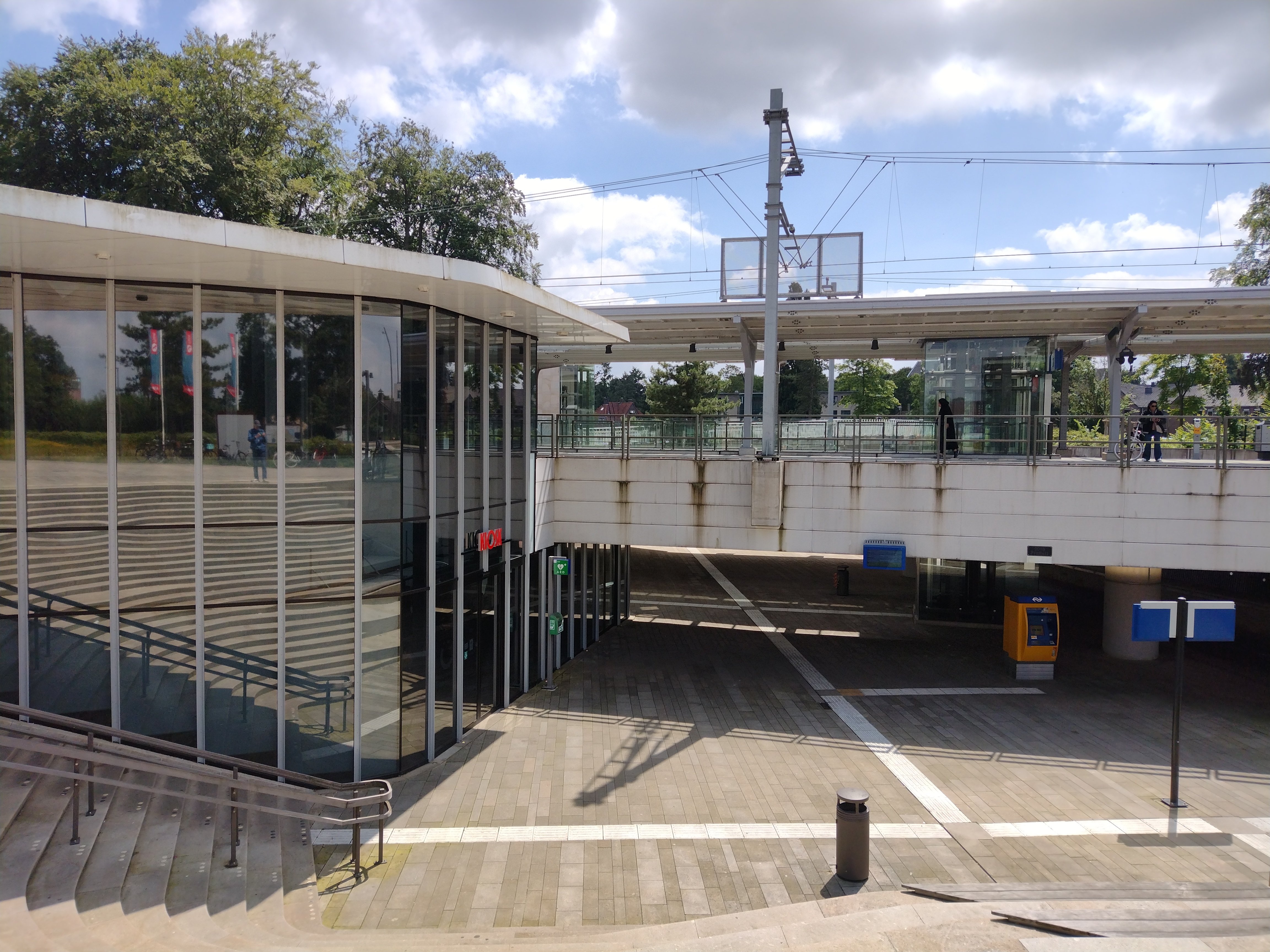 De entree en perrons van station Harderwijk op 22 juni 2024.