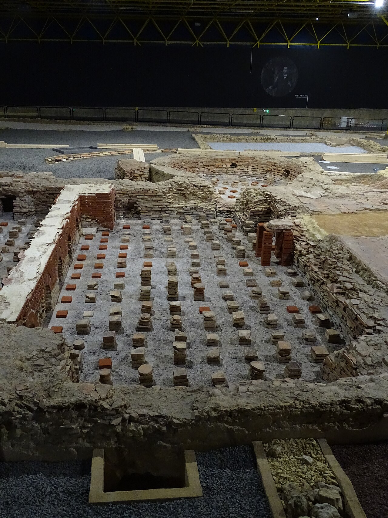 Resten van het Romeinse badhuis in de eerdere Thermenmuseumopstelling in Heerlen. Geen beeld van de actuele bouwsituatie.