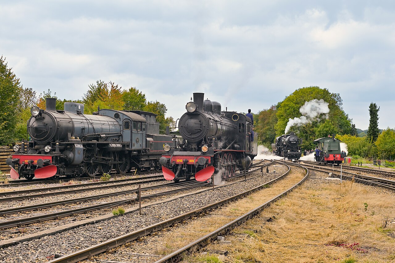 Historische locomotieven op het emplacement van de Miljoenenlijn in Simpelveld.