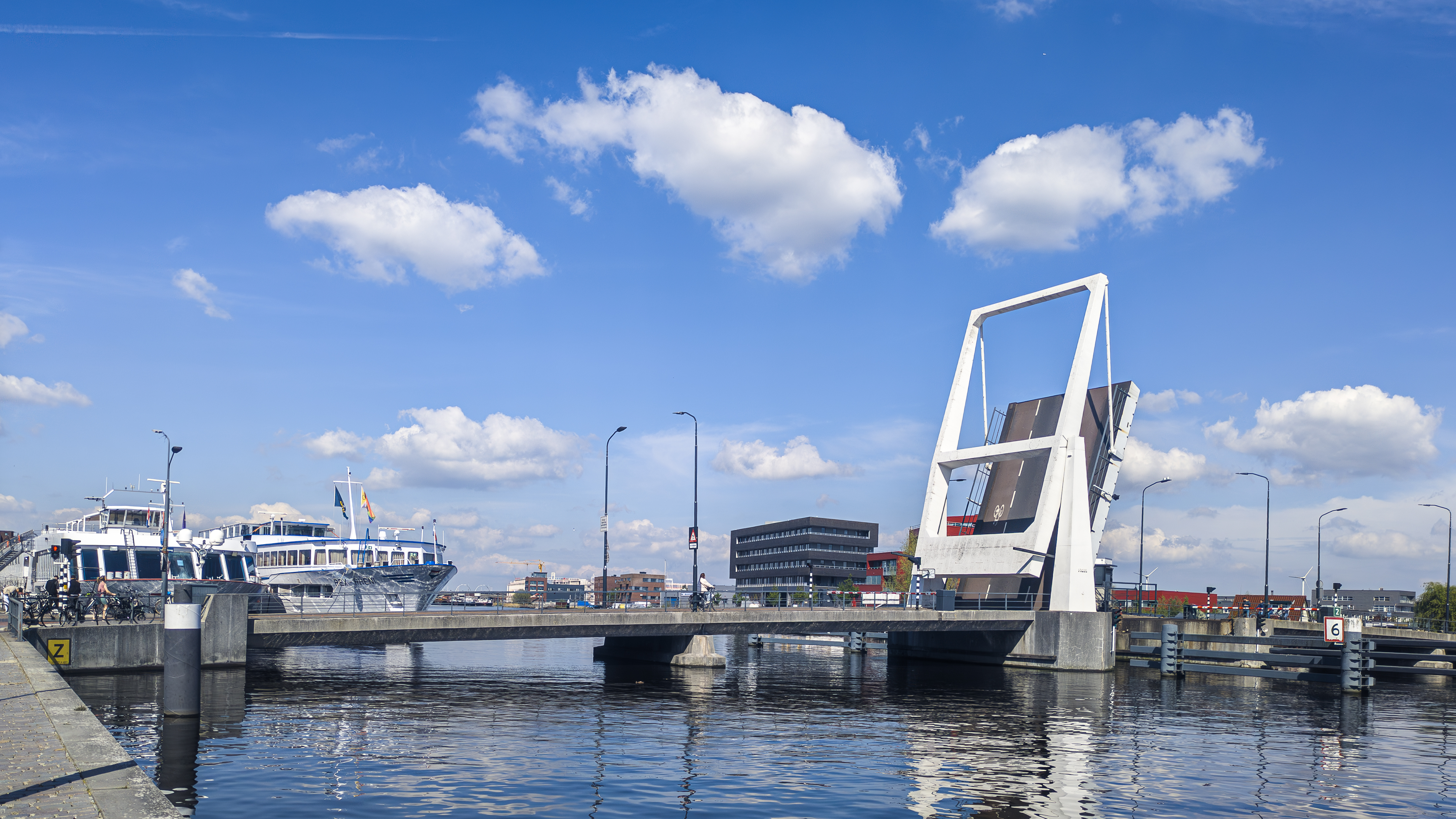 De Waarderbrug in Haarlem op 18 april 2025, vóór het aangekondigde groot onderhoud.
