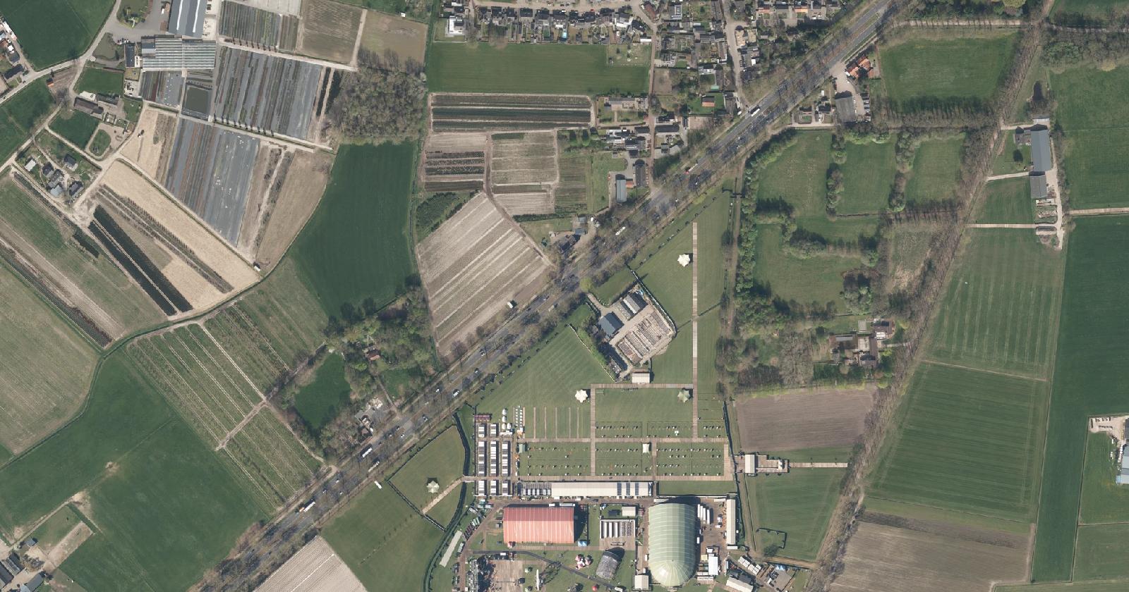 Luchtfoto uit 2026 van de Rijksweg/N65 bij Helvoirt, tussen Tilburg en Vught.