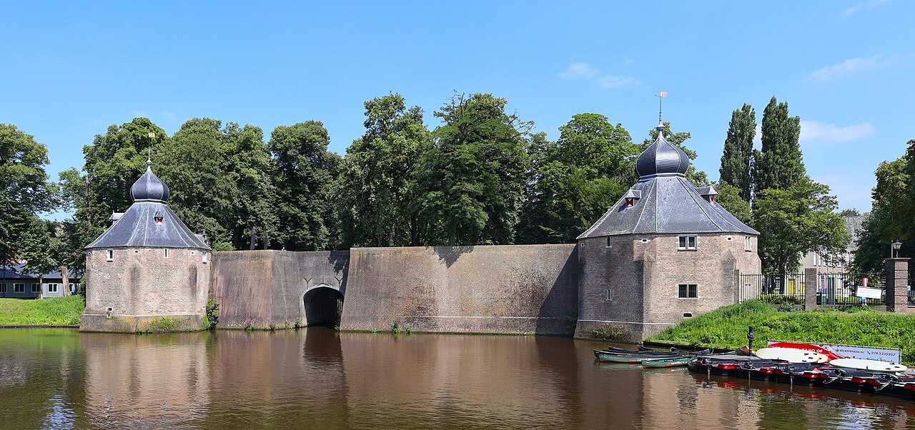 Het Spanjaardsgat tussen de twee torens bij het Kasteel van Breda.