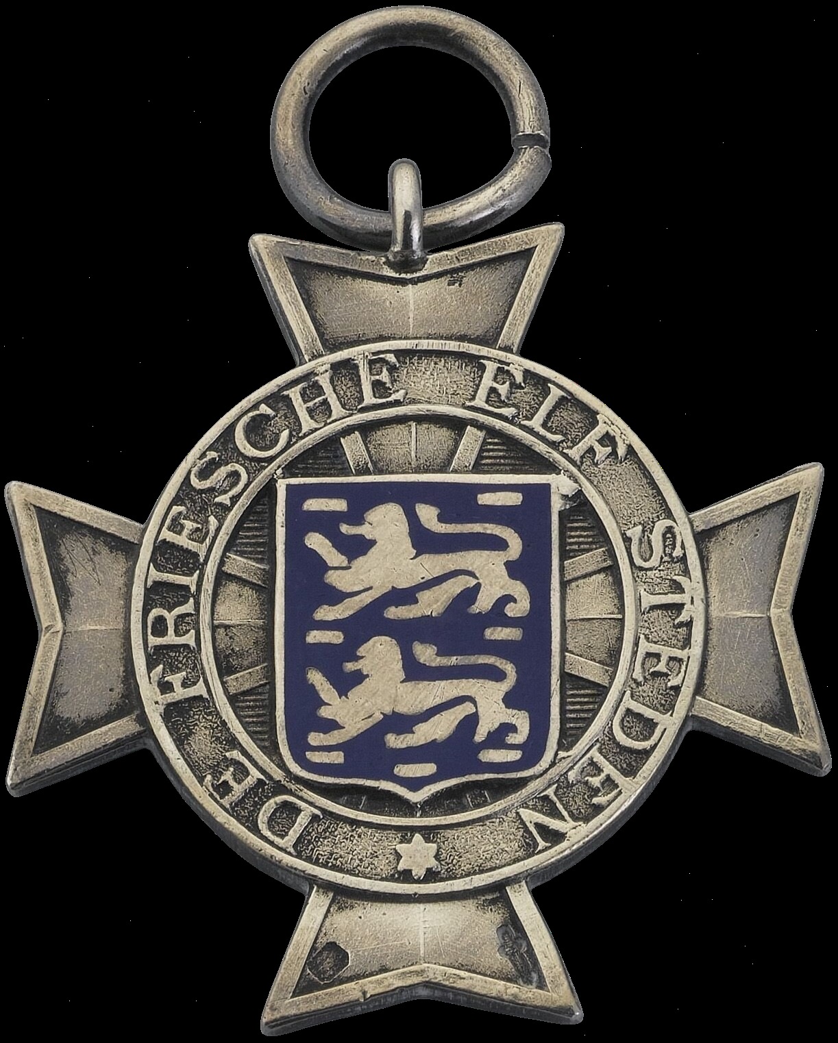 Een zilveren Elfstedenkruisje met het wapen van Friesland.