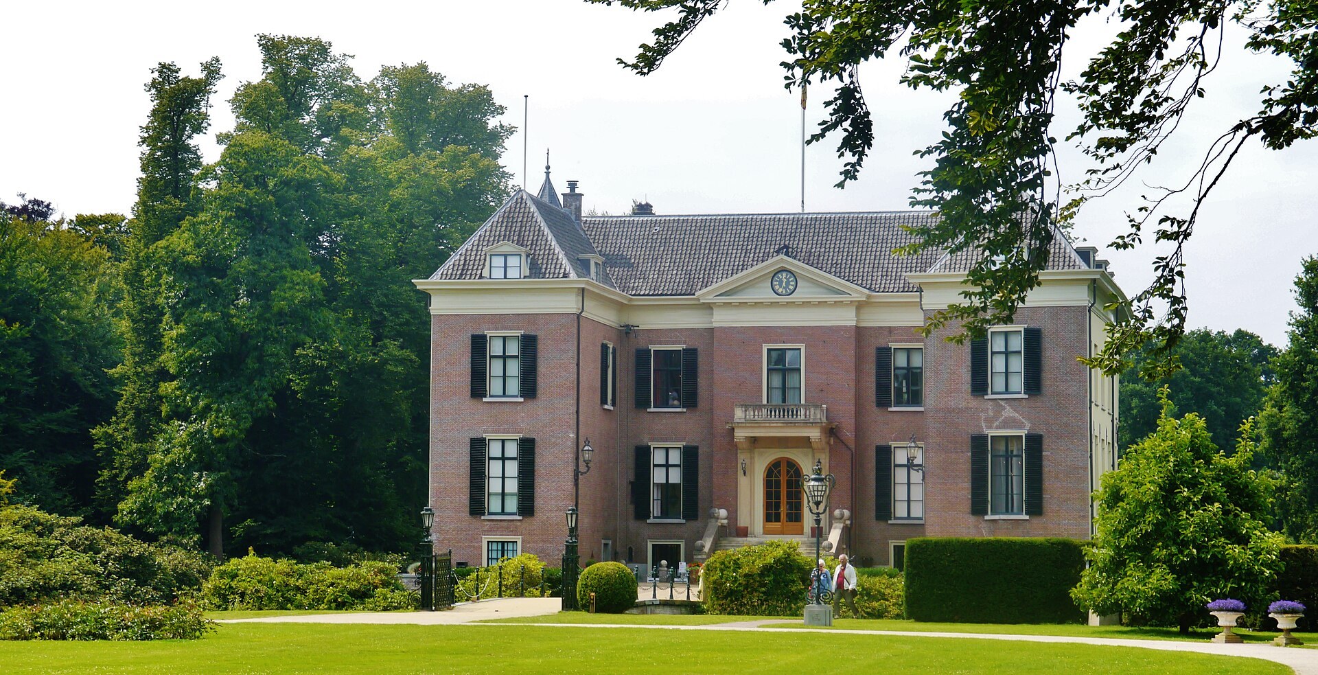 Huis Doorn met het omliggende groen; de foto toont niet het historische houthakken.