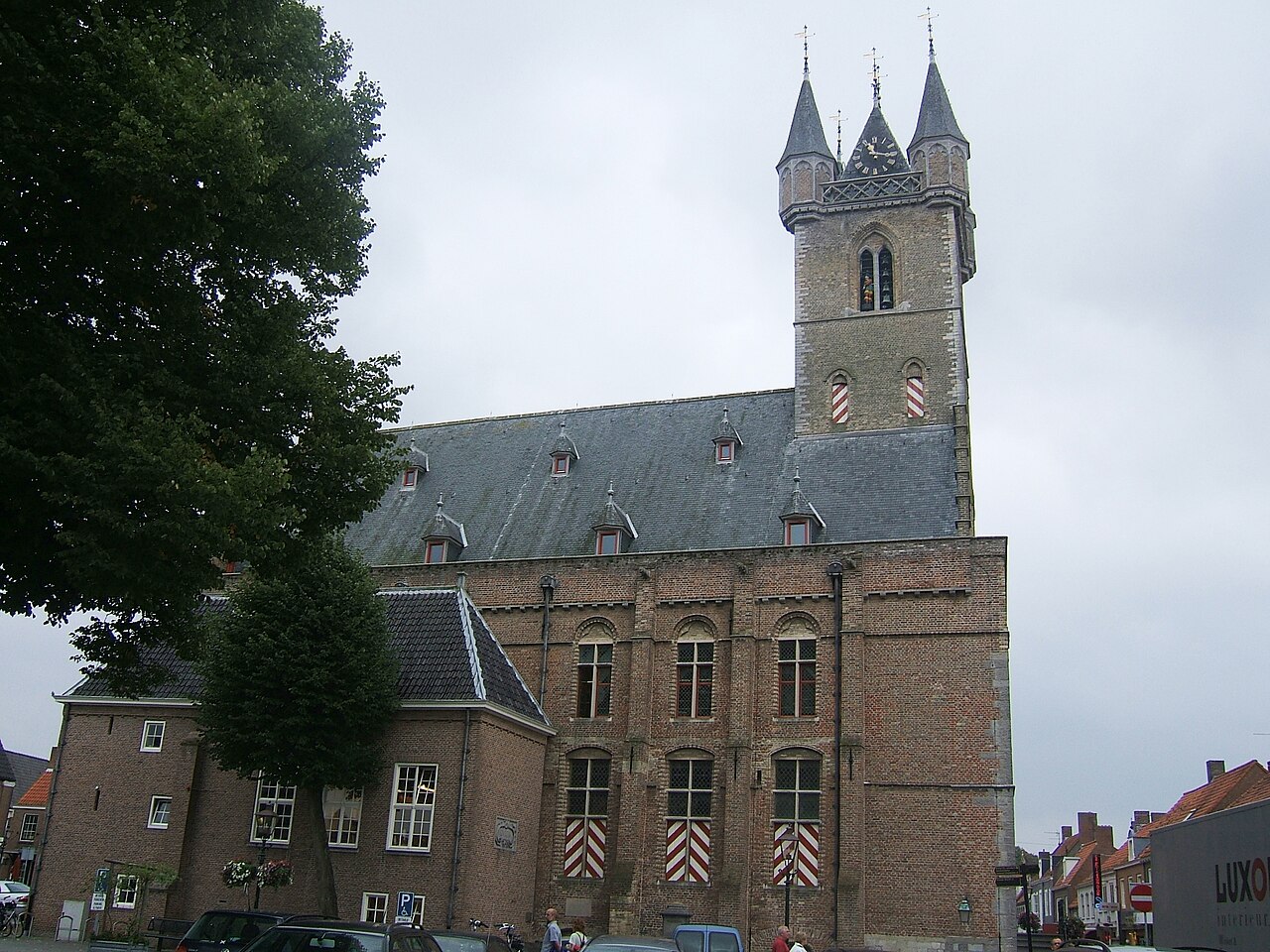 Het Belfort en stadhuis van Sluis.