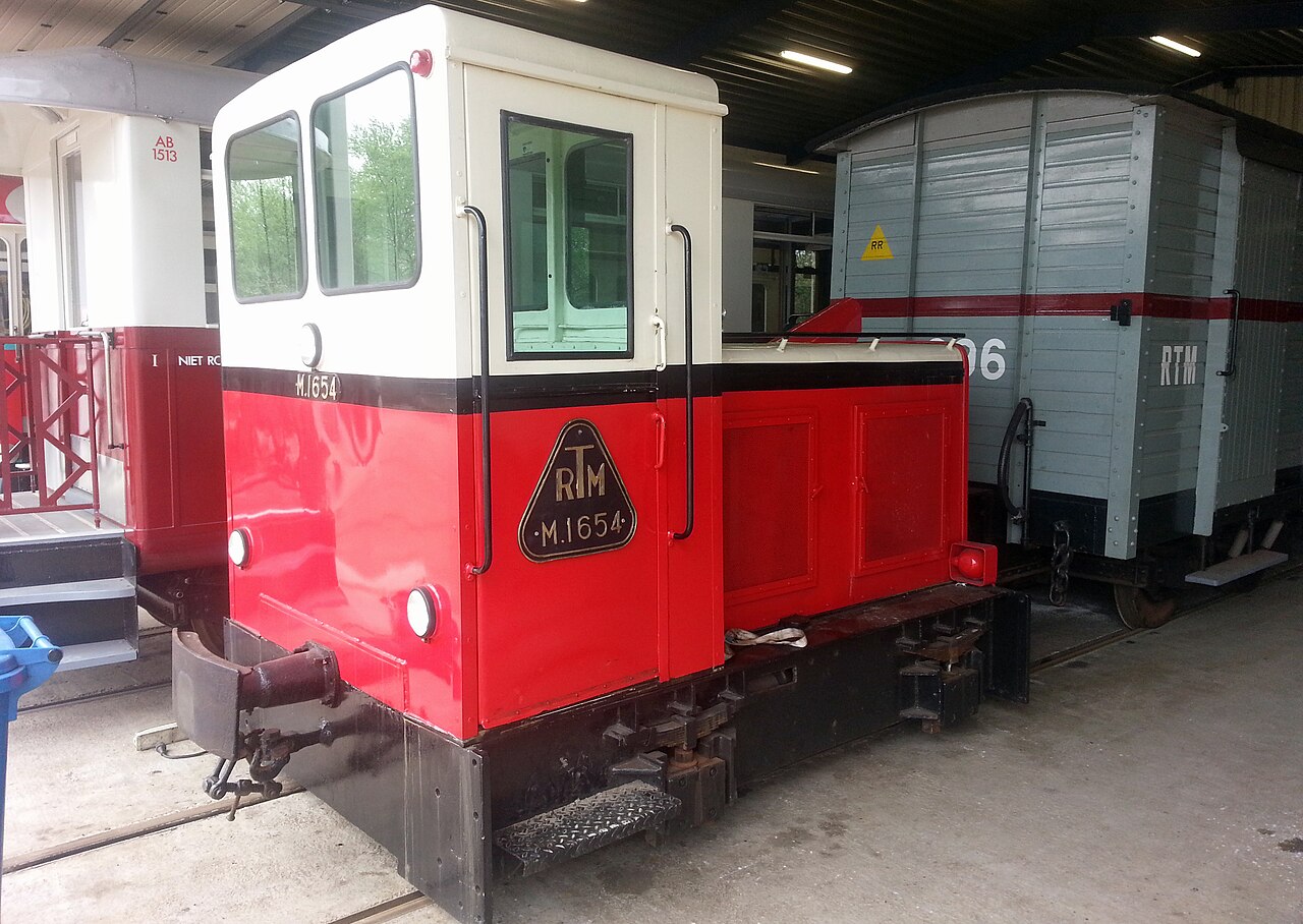 Historisch RTM-materieel in Ouddorp. Illustratief museumbeeld; niet de reguliere slotrit uit 1966.